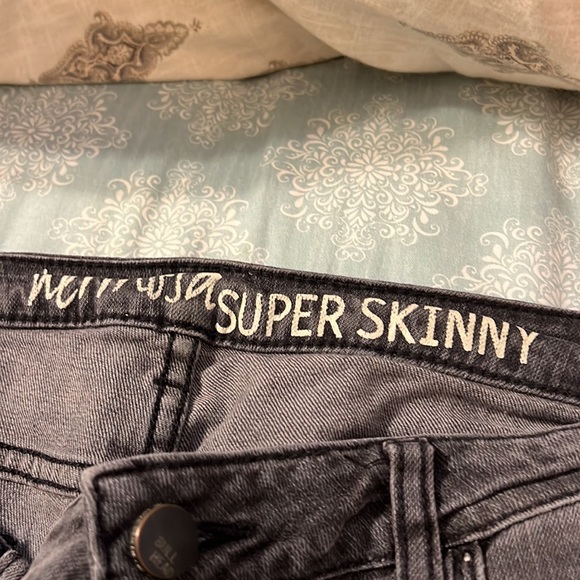 Gently loved bull head hermosa super skinny jeans size 11 juniors - Picture 3 of 7